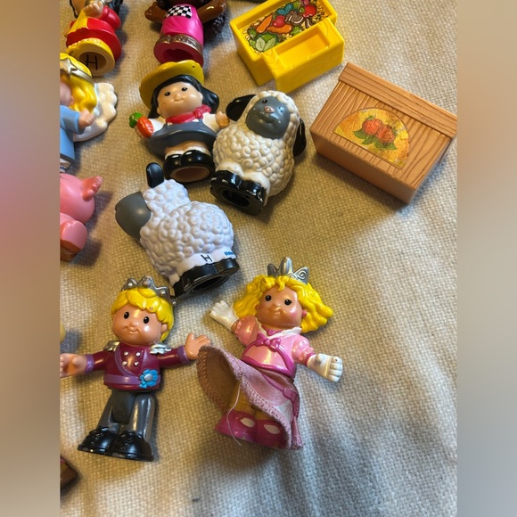 Large lot of Fisher Price Little People - Picture 2 of 12